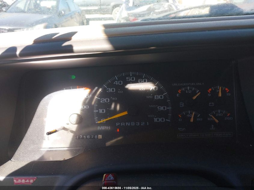 1996 Chevrolet Tahoe C1500 VIN: 1GNEC13R2TJ348322 Lot: 43615656