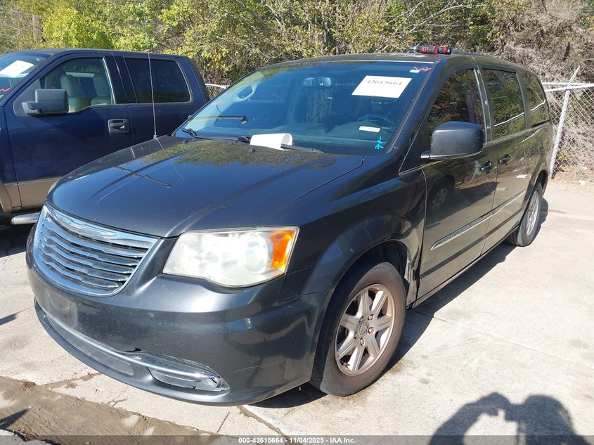 2A4RR5DG7BR675493 2011 CHRYSLER TOWN & COUNTRY photo no. 2
