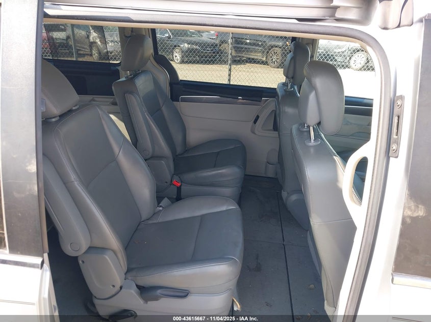 2010 Volkswagen Routan Se VIN: 2V4RW3D19AR294781 Lot: 43615667