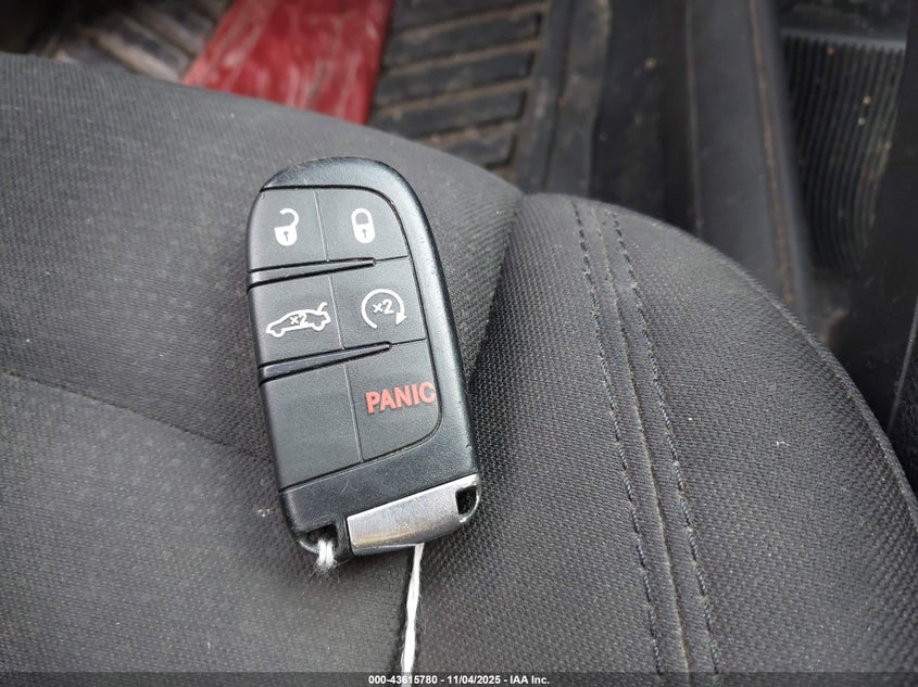 2015 Chrysler 200 Limited VIN: 1C3CCCAB7FN637215 Lot: 43615780