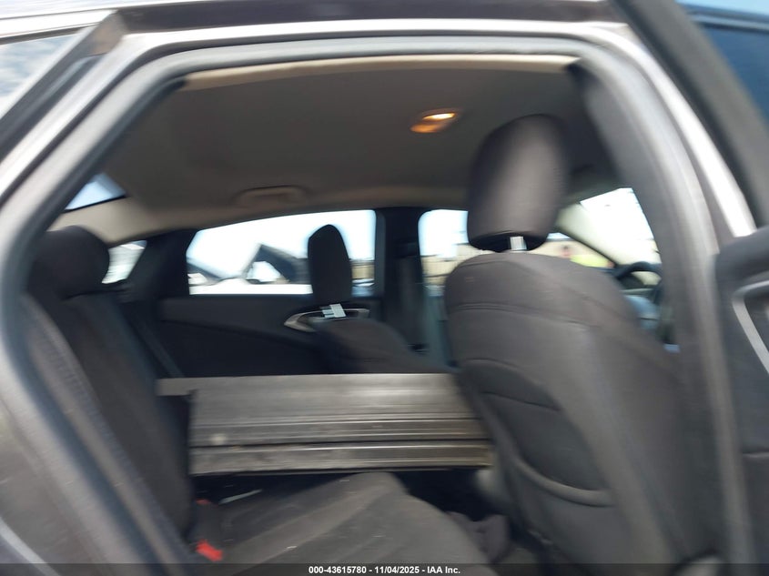 2015 Chrysler 200 Limited VIN: 1C3CCCAB7FN637215 Lot: 43615780