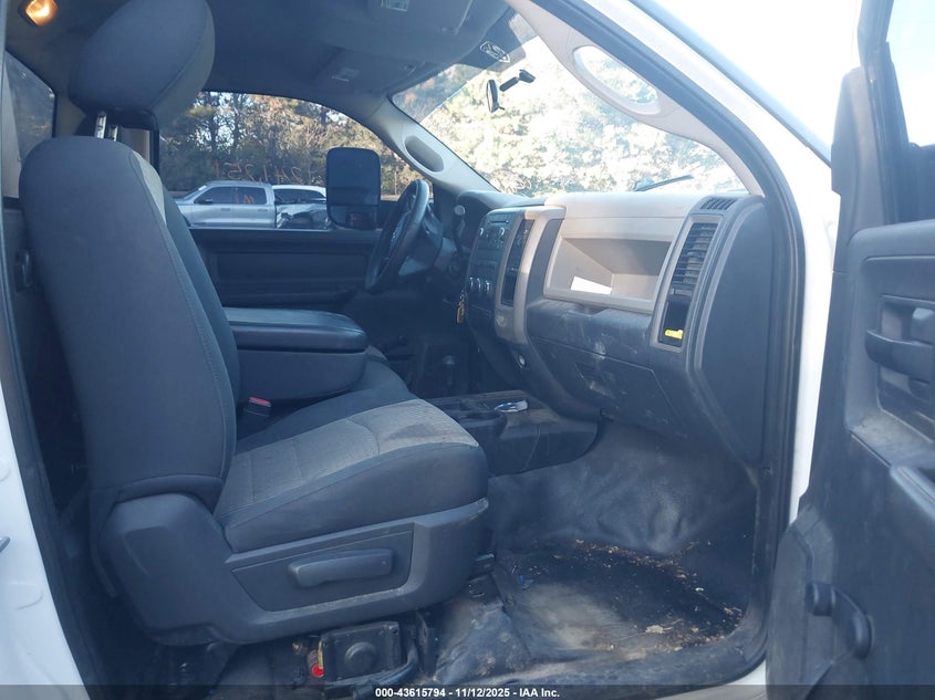 3C7WDTAL7CG326132 2012 RAM 3500 photo no. 3