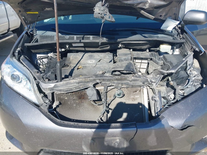 2015 TOYOTA SIENNA XLE 8 PASSENGER 5TDYK3DC3FS648893