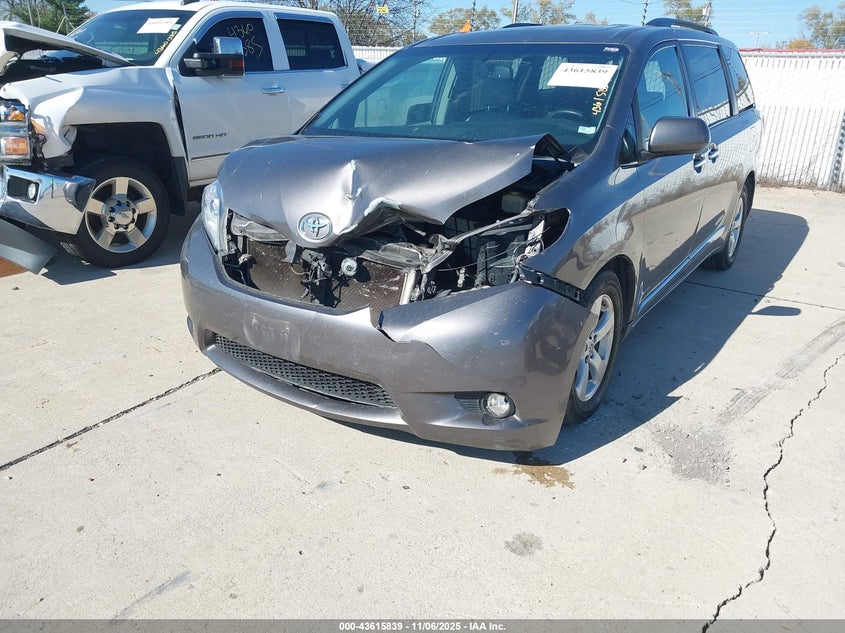 2015 TOYOTA SIENNA XLE 8 PASSENGER 5TDYK3DC3FS648893