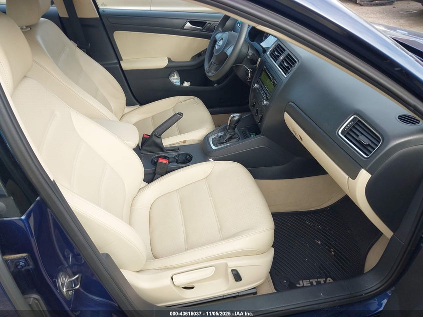 2014 VOLKSWAGEN JETTA 1.8T SE - 3VWD17AJ5EM409322