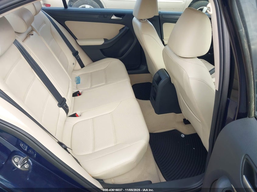 2014 VOLKSWAGEN JETTA 1.8T SE - 3VWD17AJ5EM409322