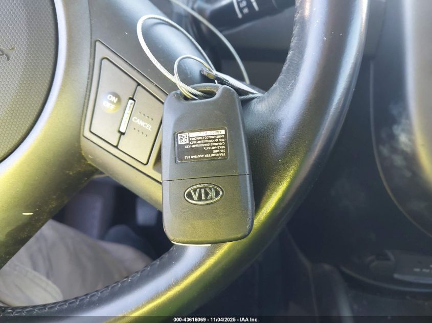 2013 KIA SOUL + KNDJT2A63D7556231