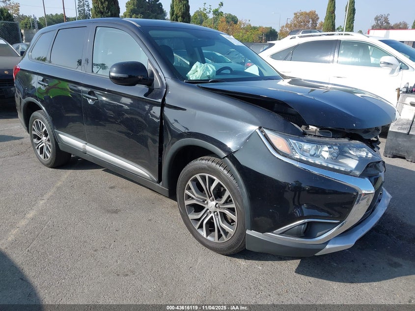 MITSUBISHI OUTLANDER SE