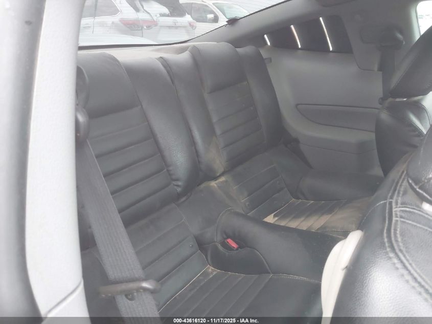 2005 Ford Mustang Gt Deluxe/Gt Premium VIN: 1ZVFT82H555170364 Lot: 43616120