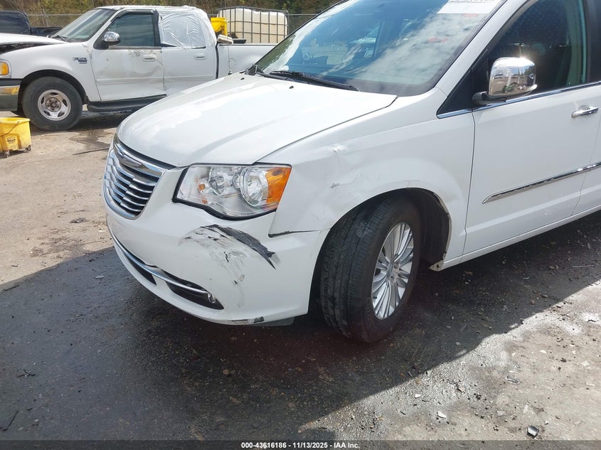 2016 Chrysler Town & Country Limited VIN: 2C4RC1JG3GR208941 Lot: 43616186