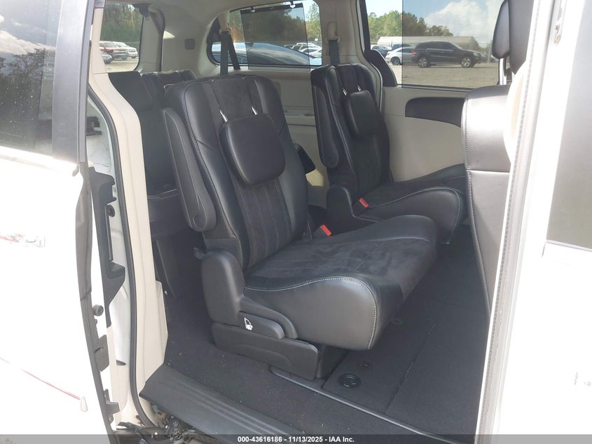 2016 Chrysler Town & Country Limited VIN: 2C4RC1JG3GR208941 Lot: 43616186