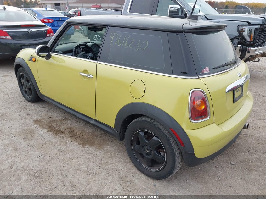 WMWMF3C59ATZ66269 2010 MINI COOPER photo no. 3
