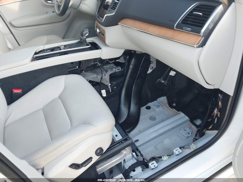 2022 VOLVO XC90 T5 MOMENTUM 7 PASSENGER - YV4102CK1N1783874