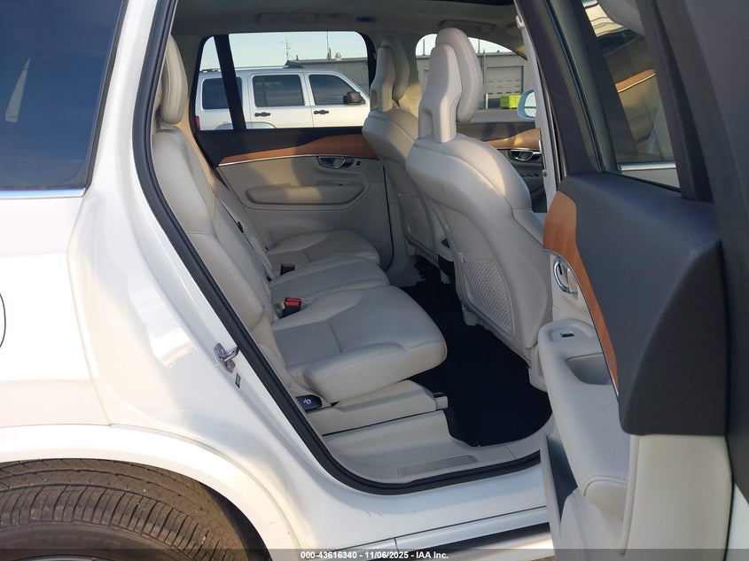 2022 VOLVO XC90 T5 MOMENTUM 7 PASSENGER - YV4102CK1N1783874
