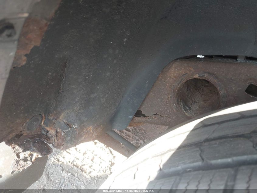 2003 Toyota Sequoia Sr5 V8 VIN: 5TDBT44A73S153163 Lot: 43616460