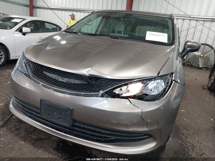 2017 Chrysler Pacifica Lx VIN: 2C4RC1CG9HR633627 Lot: 43616877