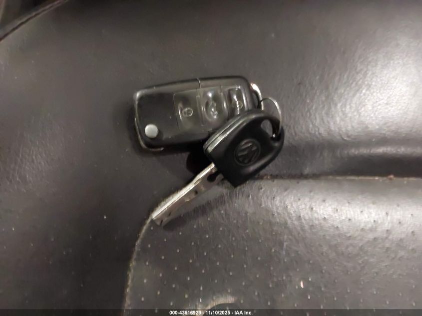 2002 Volkswagen New Beetle Gls VIN: 3VWCK21C82M455011 Lot: 43616929