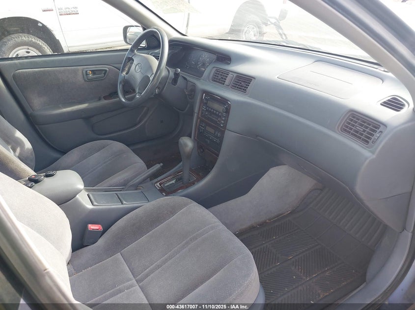 4T1BF28K8YU109220 2000 TOYOTA CAMRY photo no. 5