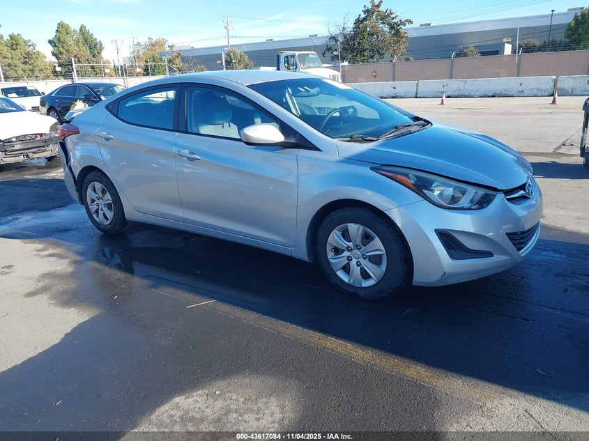 HYUNDAI ELANTRA SE