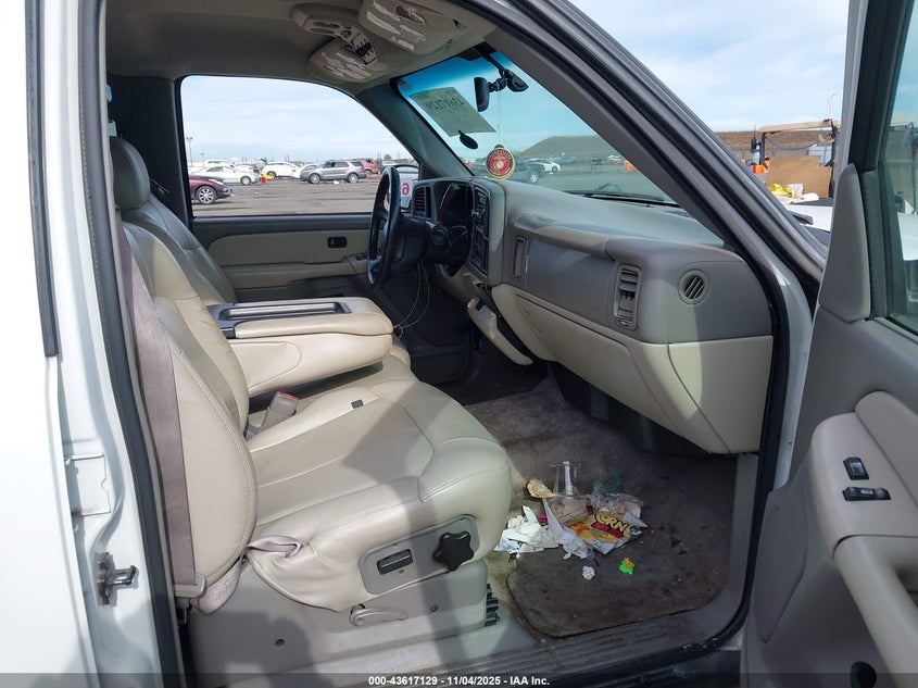 1GNEC13T9YJ147293 2000 CHEVROLET TAHOE photo no. 5