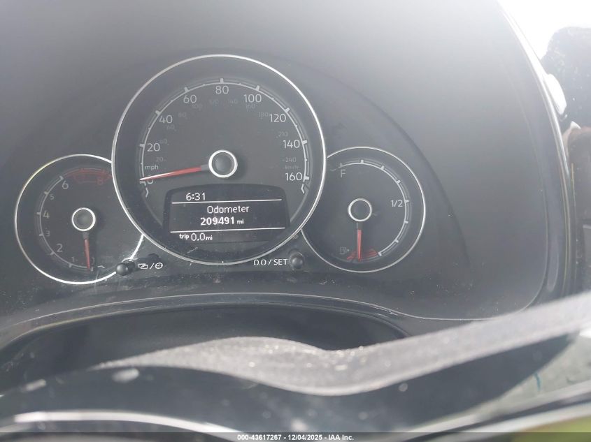 2017 Volkswagen Beetle #Pinkbeetle/1.8T Classic/1.8T S VIN: 3VWF17AT2HM614188 Lot: 43617267