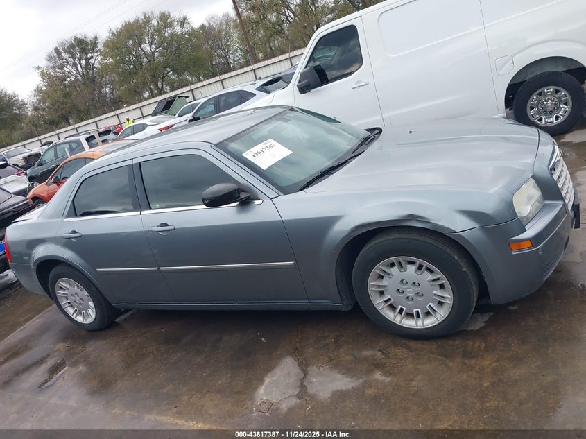 2007 Chrysler 300 VIN: 2C3KA43R17H780625 Lot: 43617387