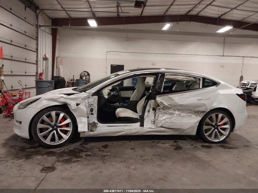 2018 Tesla Model 3 Long Range/Performance VIN: 5YJ3E1EB2JF081729 Lot: 43617411