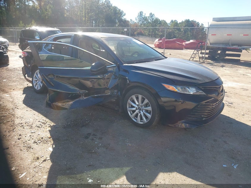 2018 TOYOTA CAMRY LE - 4T1B11HKXJU054641