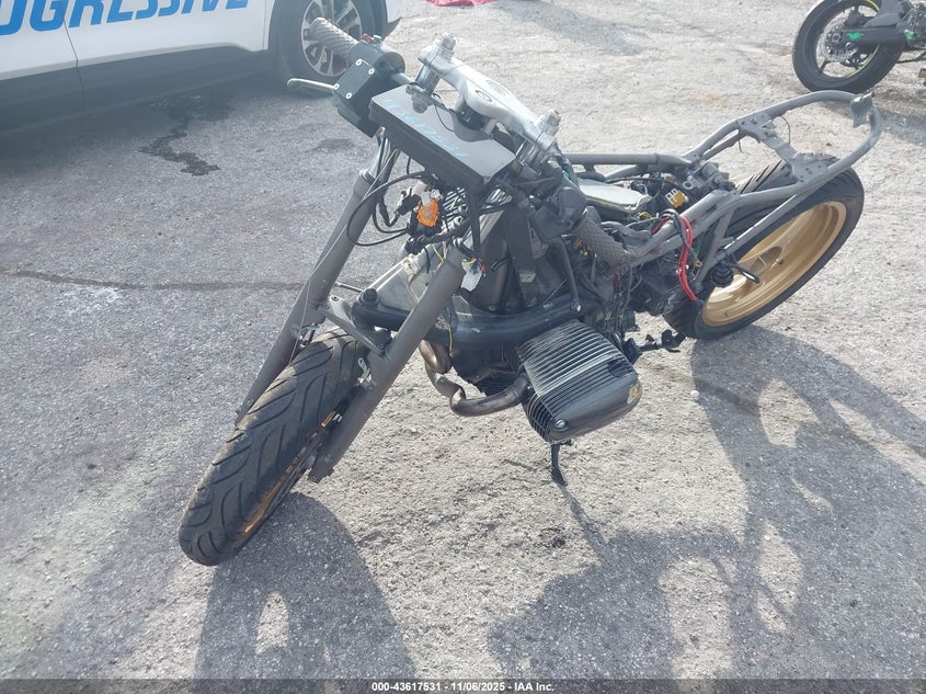 WB10418A1YZC69140 2000 BMW R 1100 photo no. 2