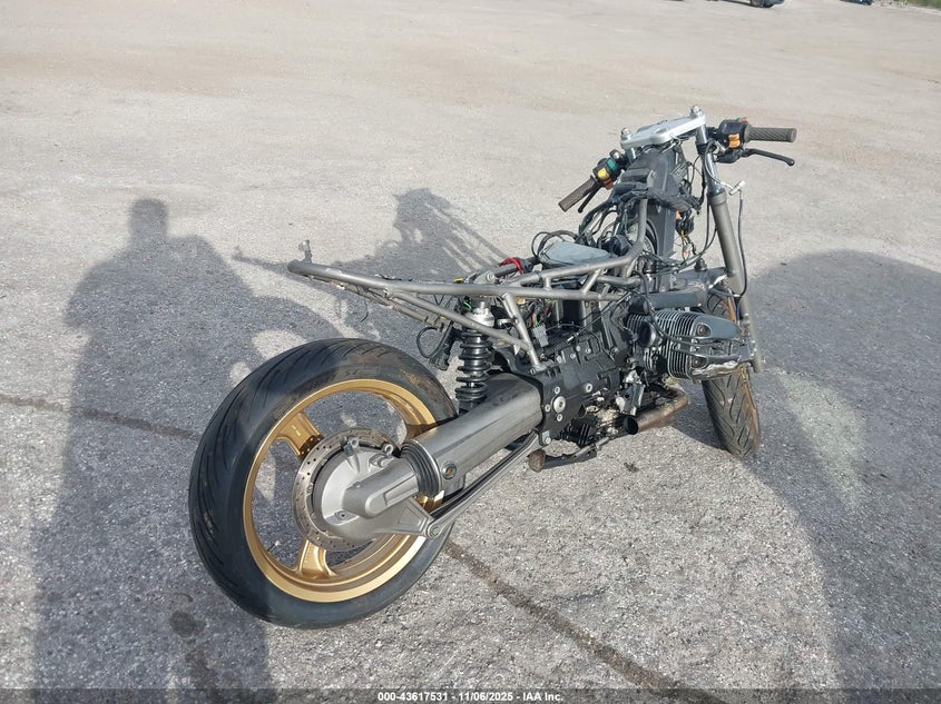 WB10418A1YZC69140 2000 BMW R 1100 photo no. 4