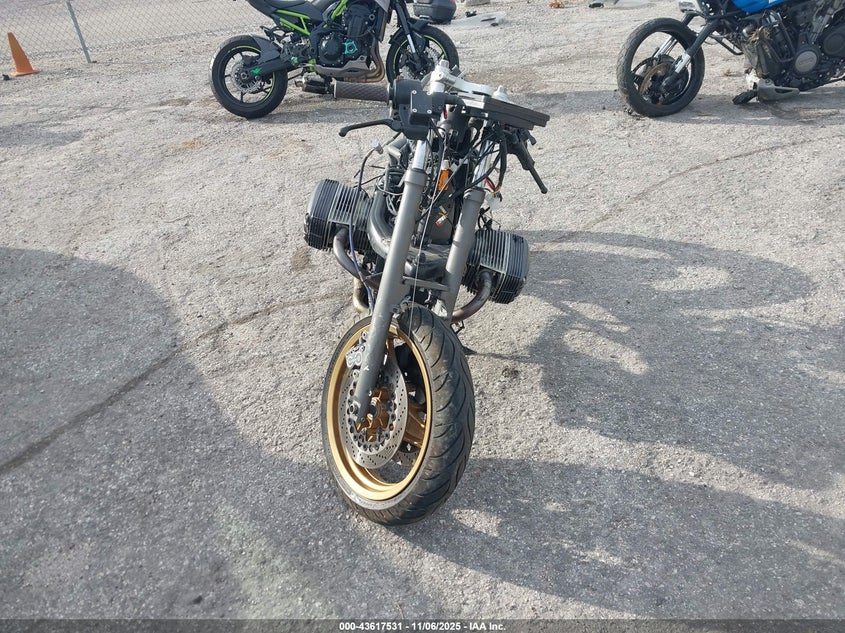 WB10418A1YZC69140 2000 BMW R 1100 photo no. 5