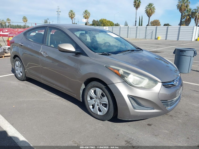 HYUNDAI ELANTRA SE