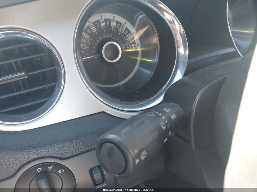 2013 Ford Mustang V6 Premium VIN: 1ZVBP8EM8D5233600 Lot: 43617944