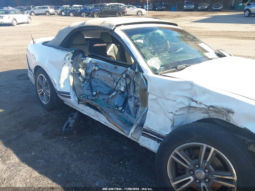 2013 Ford Mustang V6 Premium VIN: 1ZVBP8EM8D5233600 Lot: 43617944