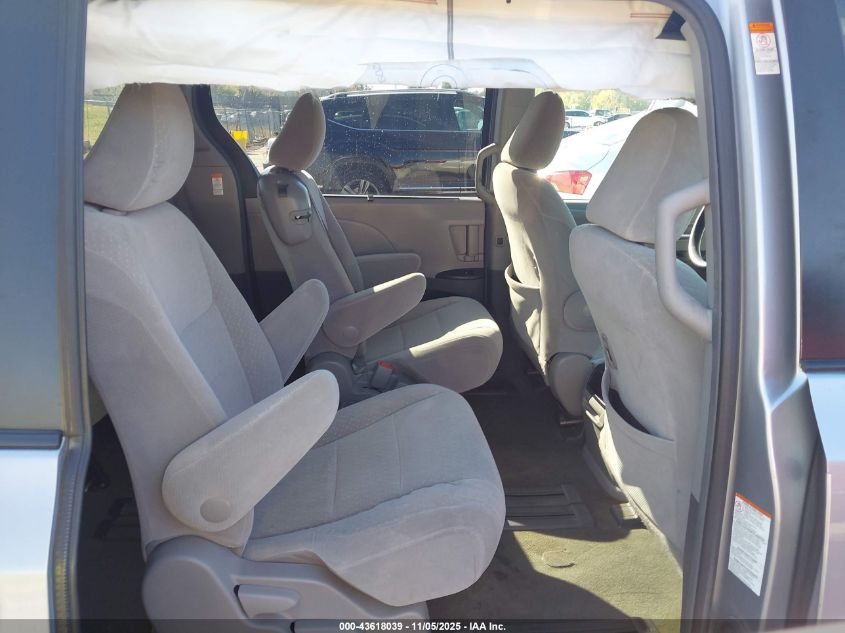 2017 Toyota Sienna Le 8 Passenger VIN: 5TDKZ3DC1HS793791 Lot: 43618039