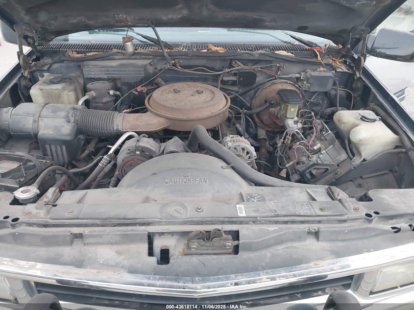 1994 Chevrolet Suburban C1500 VIN: 1GNEC16K5RJ305763 Lot: 43618114