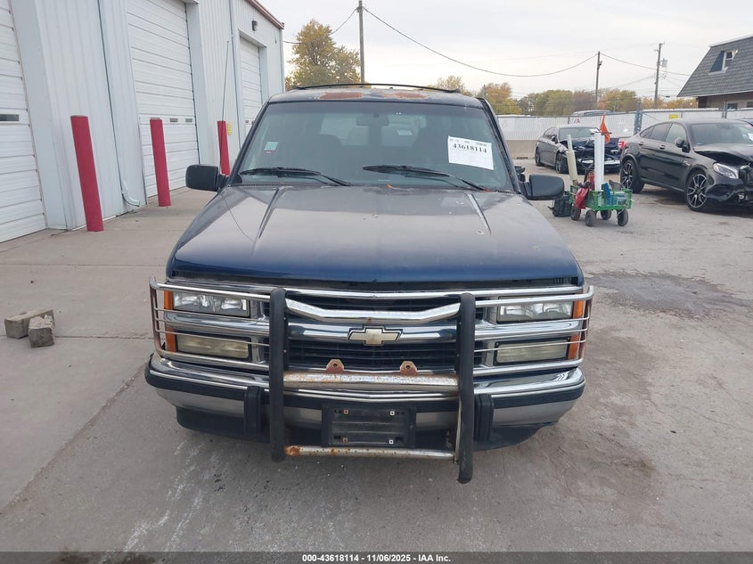 1994 Chevrolet Suburban C1500 VIN: 1GNEC16K5RJ305763 Lot: 43618114