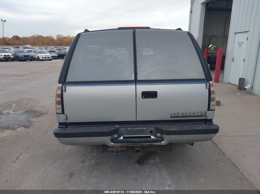 1994 Chevrolet Suburban C1500 VIN: 1GNEC16K5RJ305763 Lot: 43618114