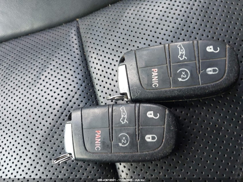 2018 Chrysler 300 VIN: 2C3CCABT6JH117603 Lot: 43618501