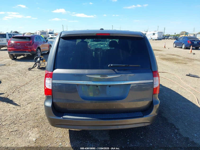 2016 Chrysler Town & Country S VIN: 2C4RC1HG5GR159019 Lot: 43618690