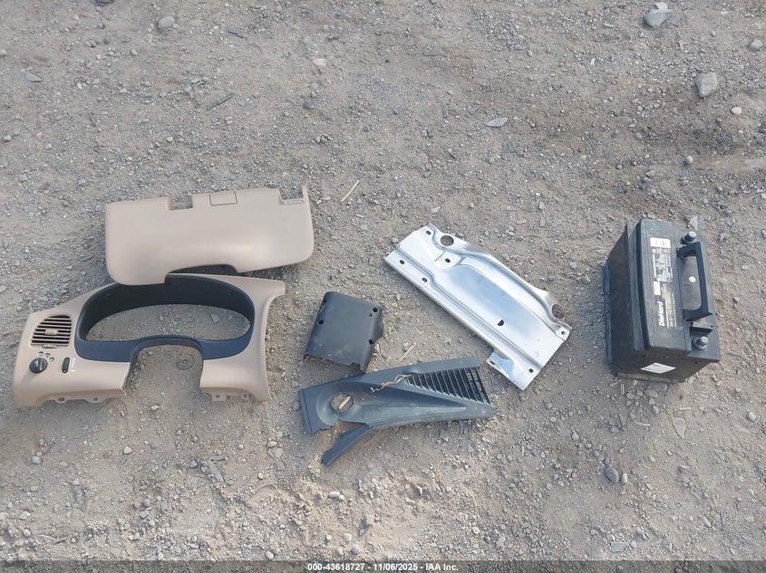 1997 Ford Explorer Eddie Bauer/Limited/Xl/Xlt VIN: 1FMDU34E0VZC04325 Lot: 43618727