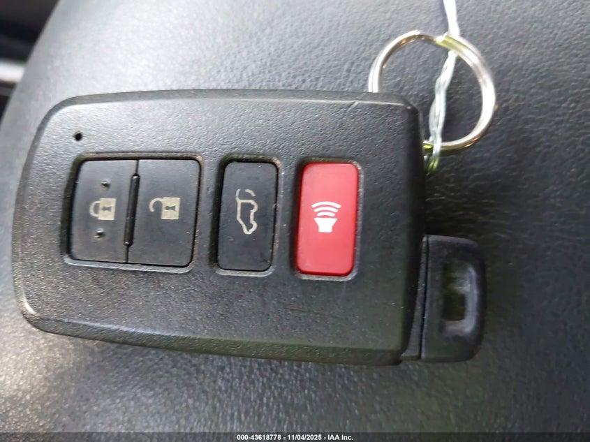 2018 TOYOTA RAV4 HYBRID SE JTMJJREV4JD175520