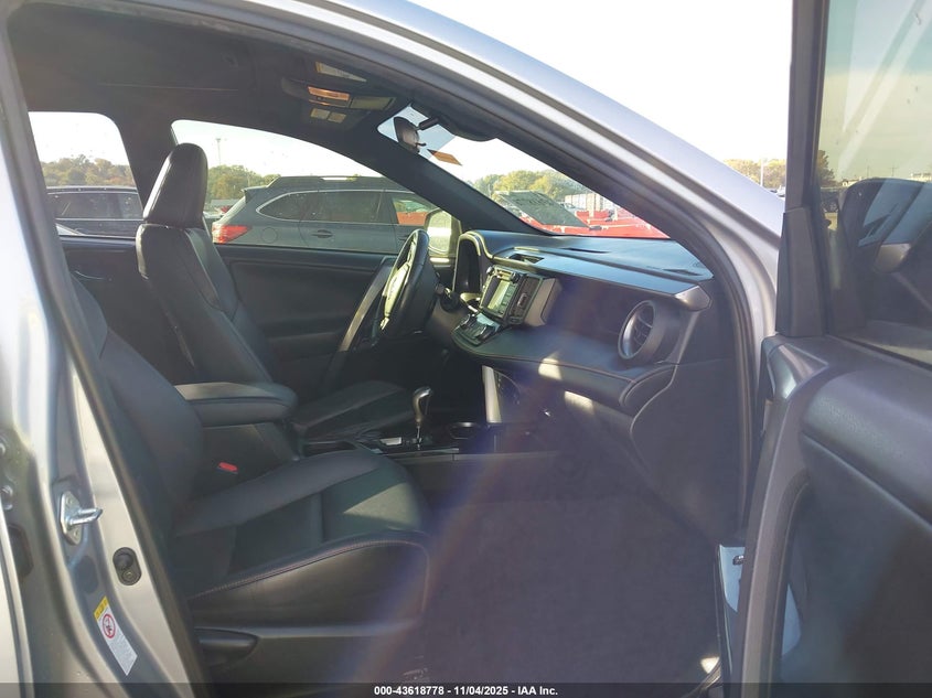 2018 TOYOTA RAV4 HYBRID SE JTMJJREV4JD175520