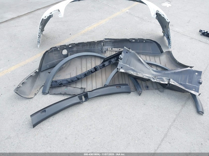 2021 Tesla Model Y Long Range Dual Motor All-Wheel Drive VIN: 5YJYGDEE9MF115438 Lot: 43619006