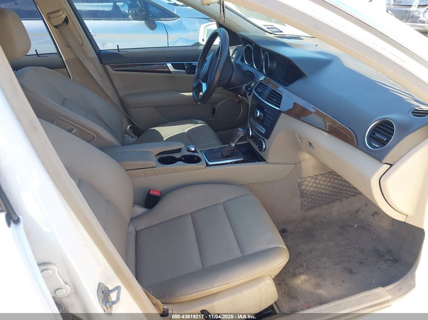 2014 MERCEDES-BENZ C 250 SPORT - WDDGF4HB4EA934700