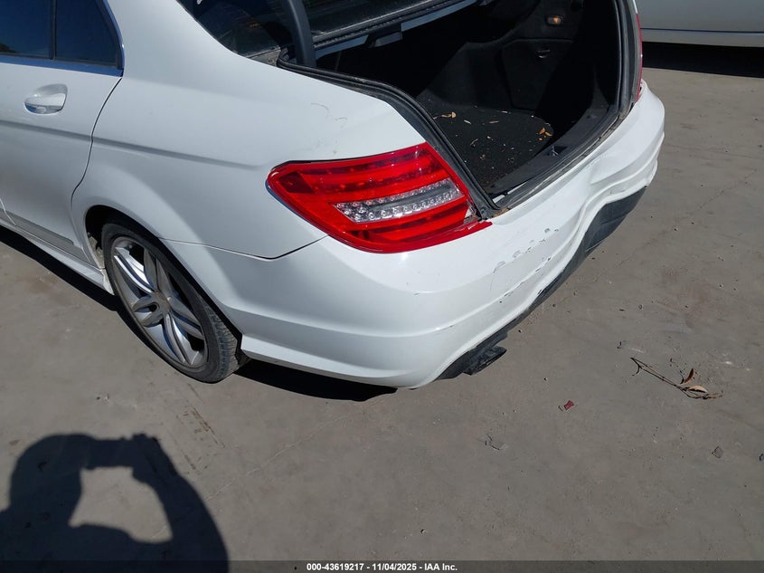 2014 MERCEDES-BENZ C 250 SPORT - WDDGF4HB4EA934700