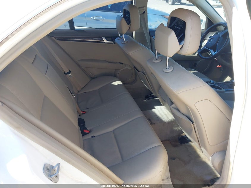 2014 MERCEDES-BENZ C 250 SPORT - WDDGF4HB4EA934700