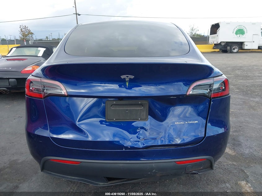2023 Tesla Model Y Awd/Long Range Dual Motor All-Wheel Drive VIN: 7SAYGDEE1PA207518 Lot: 43619268