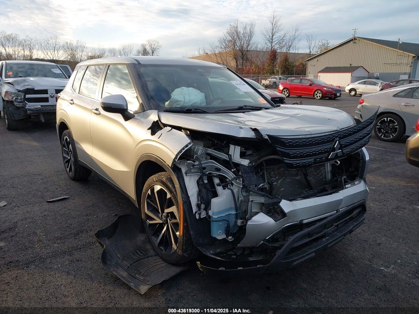 MITSUBISHI OUTLANDER ES 2.5 2WD