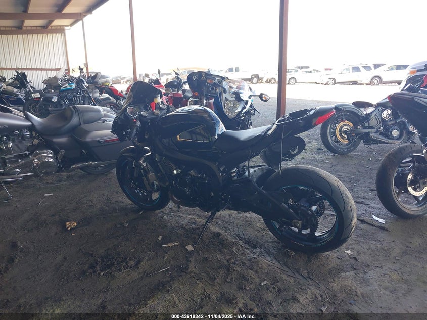 2020 SUZUKI GSX-R750 JS1GR7MA8L7100157